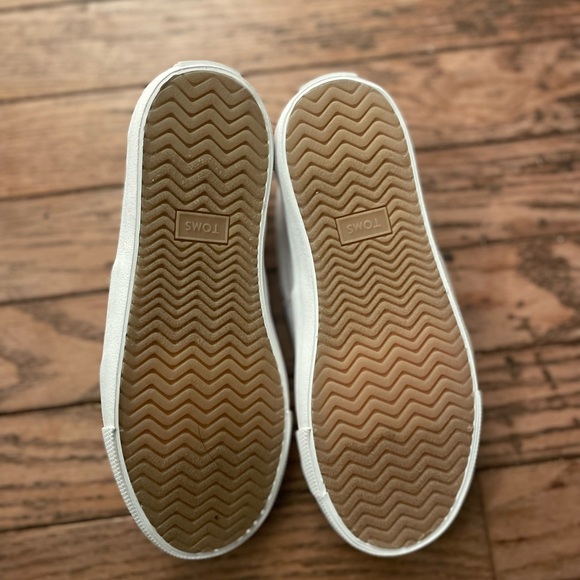 Never worn kids US size 1 Toms Alpargata Espidrille slip ons - Picture 2 of 3